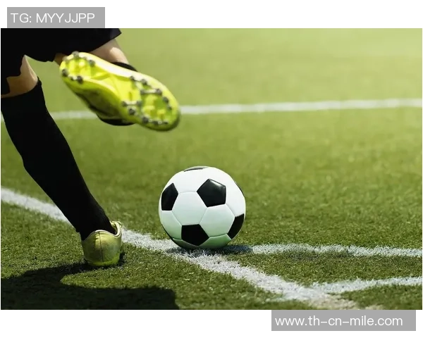 绿茵场上的激情与梦想足球诗歌描绘的青春旋律与奋斗精神